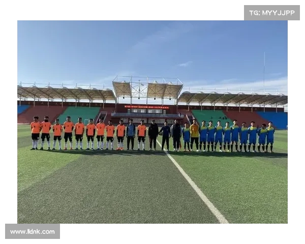 禁区混战掀起高潮 热血对抗重塑足球赛场新风貌 禁区混战掀起高潮 热血对抗重塑足球赛场新风貌