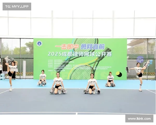 网球赛场观众热情聚焦现场氛围与赛事互动呈现精彩瞬间